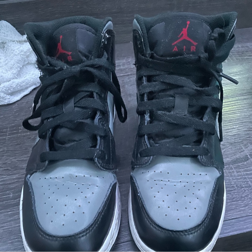 Jordan 1s - Picture 3 of 4